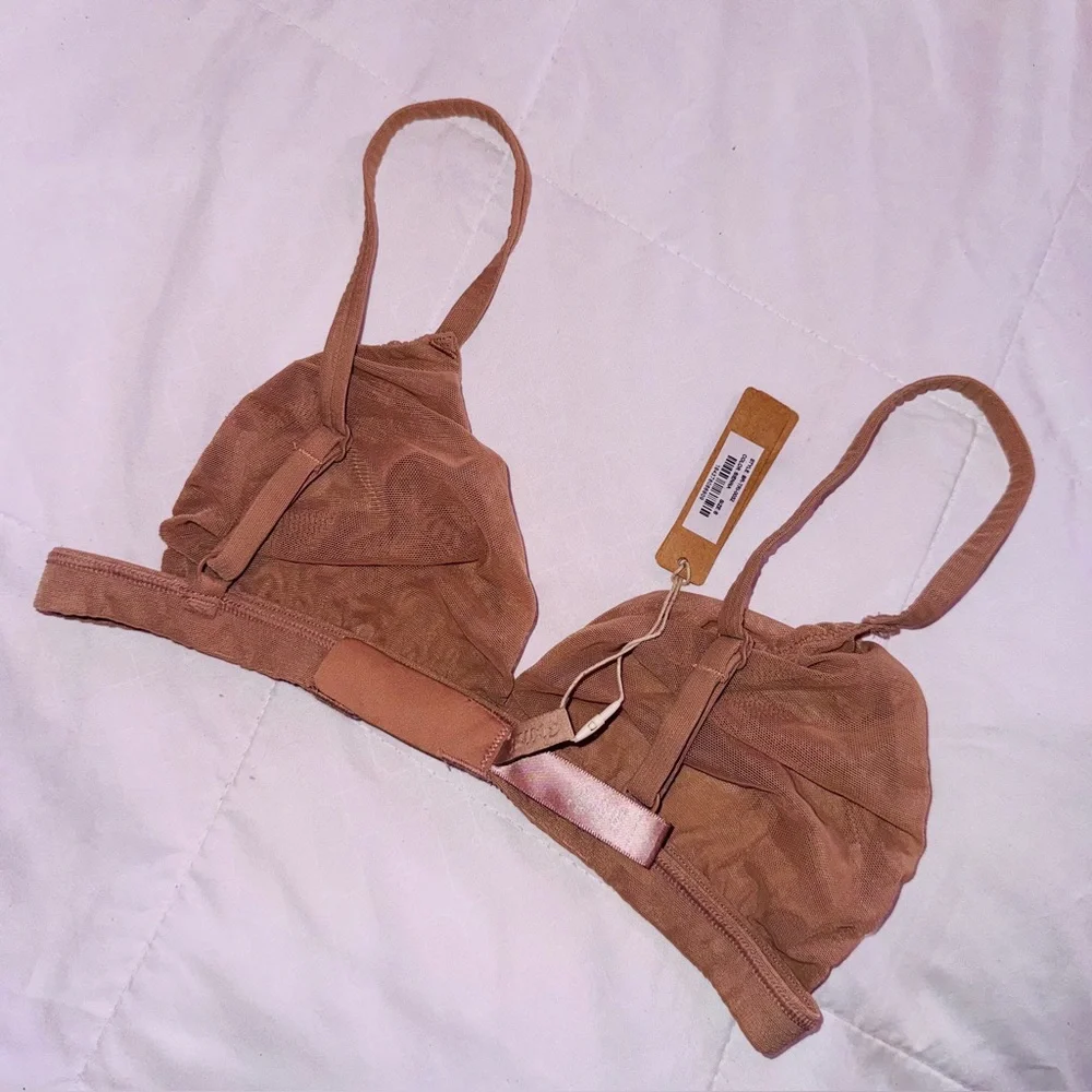 Skims Mesh Bralette - Picture 2 of 4